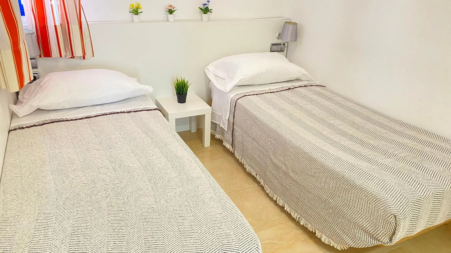 アパート ベナルマデナApartamento Los Patos Piscina Parkingアパートメント スペイン